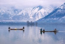 Dal Lake - Places to Visit in Kashmir